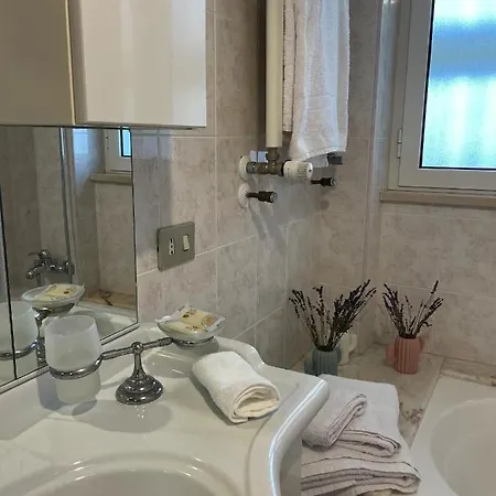 Daire Renza House Chiaia Napoli