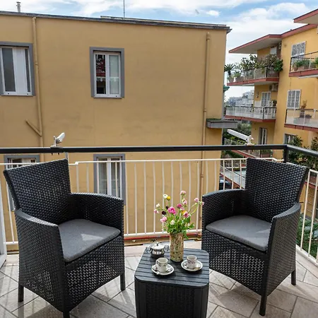 Renza House Chiaia Apartmán *