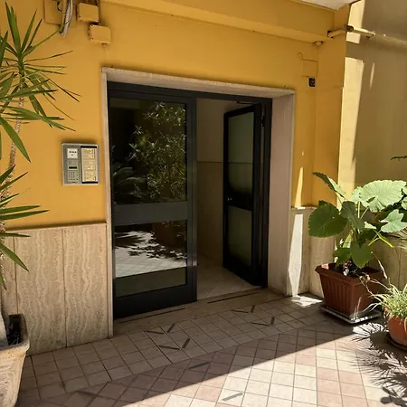 Renza House Chiaia Apartmán *